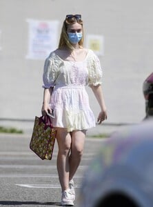 elle-fanning-out-shopping-in-los-angeles-09-09-2020-0.jpg