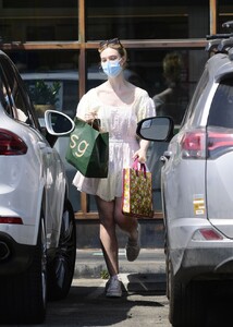 elle-fanning-out-shopping-in-los-angeles-09-09-2020-8.jpg