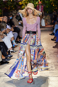 etro-rs21-0192.thumb.jpg.a35bbe0bec31227be84afd12629ef261.jpg