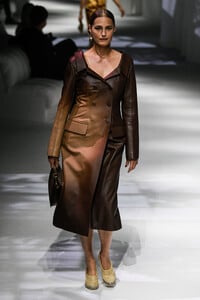 fendi-ss-2021-1.thumb.jpg.6d6d6e902c2a15ce74915bba93a8db80.jpg
