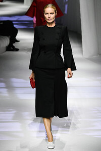 fendi-ss-2021-3.thumb.jpg.c4e55088f861d0e3fce2572e396a4a40.jpg