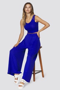 Freshlions_Geripptes_Set_mit_langen_Schlaghosen_in_Dunkleblau_PBbb0034dunkelblau_5.thumb.jpg.b5bffcfda9564ea70c467b89c153fc59.jpg