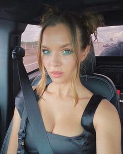 josephineskriver_120091660_973743933124362_3762911225468085784_n.jpg