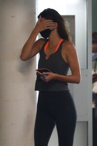 kendall-jenner-exiting-an-office-building-in-la-09-03-2020-1.jpg