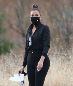 khloe-kardashian-with-tristan-thompson-filming-kuwtk-in-malibu-hills-09-02-2020-1.jpg