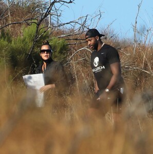 khloe-kardashian-with-tristan-thompson-filming-kuwtk-in-malibu-hills-09-02-2020-2.jpg