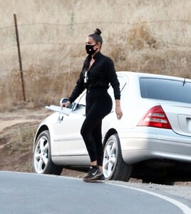 khloe-kardashian-with-tristan-thompson-filming-kuwtk-in-malibu-hills-09-02-2020-6.jpg