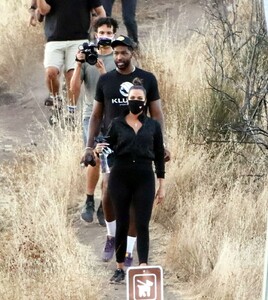khloe-kardashian-with-tristan-thompson-filming-kuwtk-in-malibu-hills-09-02-2020-8.jpg