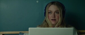 lovelydakota-pleasestandby-trailer-068.thumb.jpg.b8b6068559f1e86d05c2dac184270f41.jpg