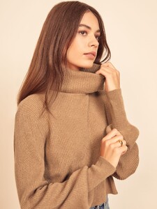 luisa-sweater-camel-1.jpg
