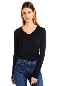 marcy_vneck_black_0550.jpg