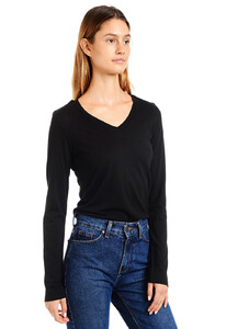 marcy_vneck_black_0562.jpg