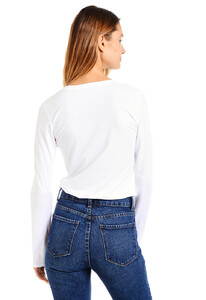 marcy_vneck_white_0459.jpg