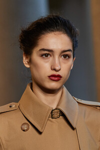max-mara-clp-rs21-2118.thumb.jpg.b2c85c71aa9c822b07564f9ce370677b.jpg
