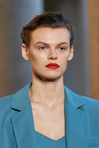 max-mara-clp-rs21-2158.thumb.jpg.f810c500ccf2b544783e90ec0f42afb9.jpg