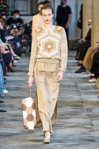 max-mara-rs21-0081.thumb.jpg.22622f6048dcbe09d4d98af14df5d3fb.jpg