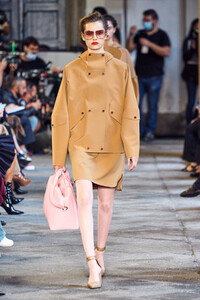 max-mara-rs21-0243.thumb.jpg.8f1bd2991880cfbe23f3532fc641c1be.jpg