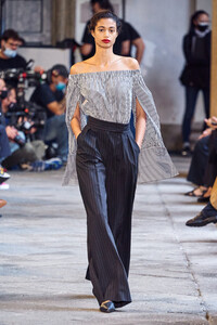 max-mara-rs21-0465.thumb.jpg.160ce5a98b39063b31b46f7a62270914.jpg