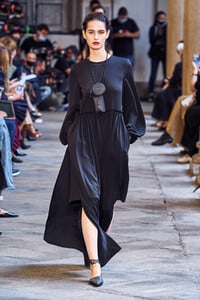 max-mara-rs21-0519.thumb.jpg.0d9b2f30839f64aa80d9b2bf14259b58.jpg