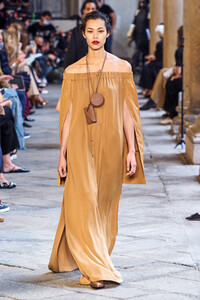 max-mara-rs21-0550.thumb.jpg.28755b64b9aa6c512f087fbed6d11eb9.jpg