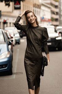 milano-str-rs21-4028.thumb.jpg.fdc72794b9c59da0c817d155bb27cc53.jpg