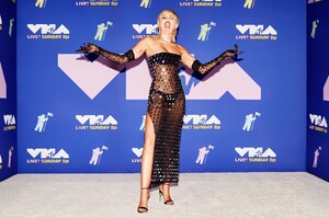 miley-cyrus-2020-mtv-video-music-awards-ii-0.jpg