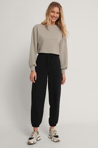 nakd_volume_sleeve_cropped_sweatshirt_1660-000469-0008_03c.jpg