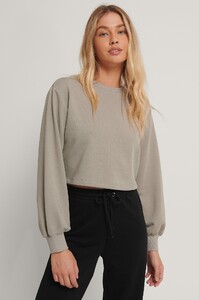 nakd_volume_sleeve_cropped_sweatshirt_1660-000469-0008_04a.jpg