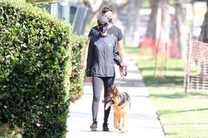 nicole-richie-walks-her-dog-in-beverly-hills-09-03-2020-1.jpg