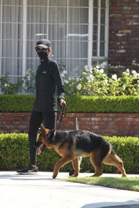 nicole-richie-walks-her-dog-in-beverly-hills-09-03-2020-4.jpg