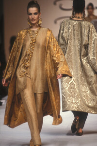 oscar-de-la-renta-fw-1991-1.thumb.jpg.8b4668cf2157dc47be47688544843f6e.jpg