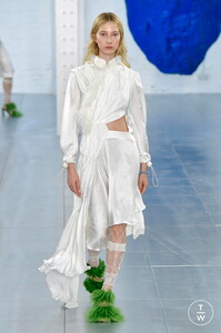 preen-by-thornton-bregazzi-aw18-0035-eee70a.thumb.jpg.bb5dd957e2a8dfc6035385b4e9db9235.jpg