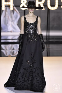 ralph-and-russo-css19-0047-261e63.thumb.jpg.09424f2d275a9901d384aebb10420762.jpg