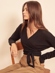 relaxed-cashmere-wrap-black-3.jpg