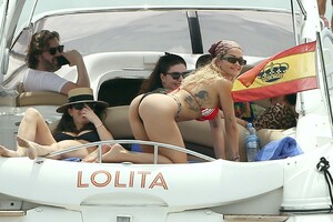 rita-ora-bikini-ibiza-septembre-2020-08.jpg