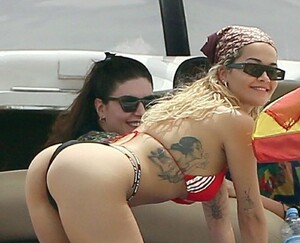 rita-ora-bikini-ibiza-septembre-2020-24.jpg