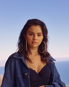 selenagomez-20200918-0001__1_.jpg