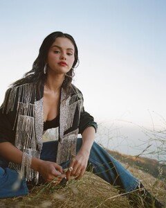 selenagomez-20200918-0004__9_.jpg