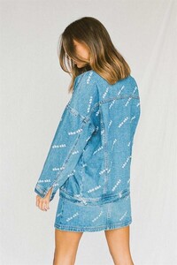 sets-sierra-jacket---printed-3_720x.thumb.jpg.6c4a07b7e4576f9ca0832c85b20a2b1a.jpg