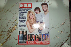 shakira-revista-hola-enero-2015-D_NQ_NP_704836-MLM42098659110_062020-W.jpg