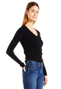 sweater_blk_vneck_0620.jpg