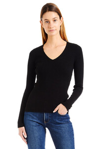 sweater_blk_vneck_0637.jpg