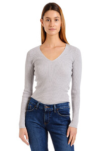 sweater_grey_vneck_0698_3.jpg