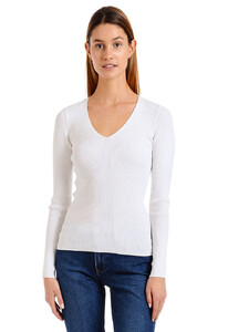 sweater_wht_vneck_0644.jpg