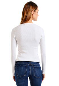 sweater_wht_vneck_0676.jpg