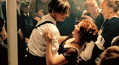 titanic-thenotebook-parallels-23.gif.0cceec7786dfd5c330f5175d54322004.gif