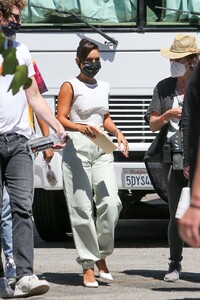 vanessa-hudgens-filming-in-la-08-11-2020-1.jpg