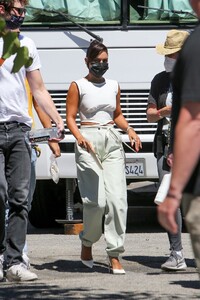 vanessa-hudgens-filming-in-la-08-11-2020-7.jpg