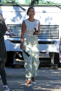 vanessa-hudgens-filming-in-la-08-11-2020-8.jpg