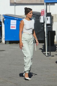 vanessa-hudgens-filming-in-la-08-11-2020-9.jpg